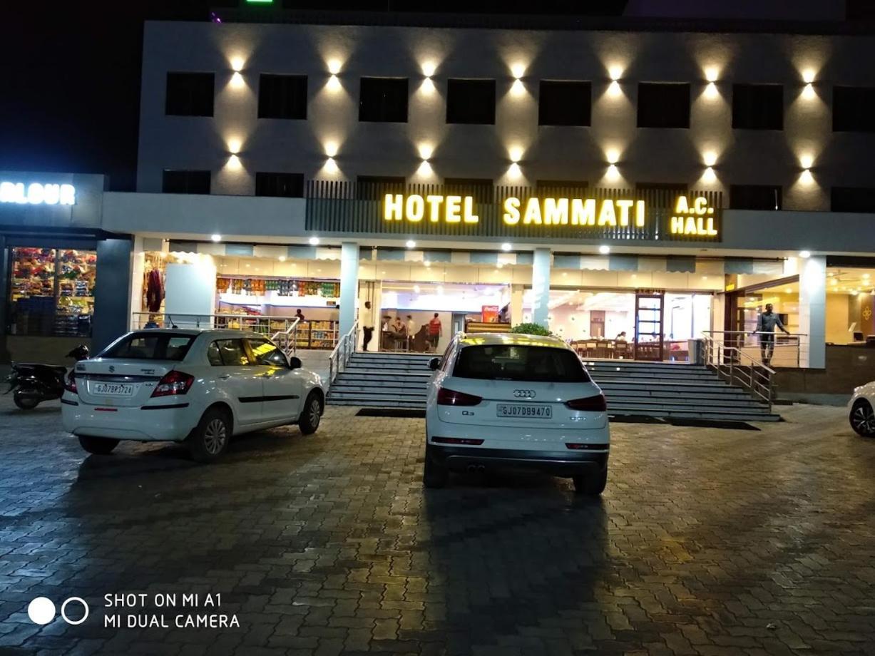 Hotel Sammati Kheda Екстериор снимка